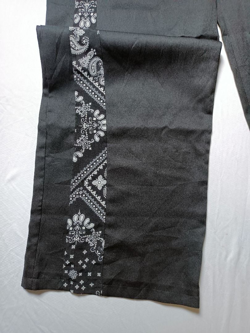 Wide-Leg Black Pants with Side Pattern (Category: Other Bottoms) located in Cavite. Submitted by topcheers (Listing ID 1468710375, Image 2). Description: 🖤 Black Wide-Leg Pants with Side Pattern 📏 Size: S–M | W: 28” | L: 40.5” ✨ Condition: 9/10 – Lightly worn, no visible flaws Minimalist with a touch of detail: These sleek black wide-leg pants are elevated with embroidered side panel patterns, offering both comfort and unique style. Features: ✔