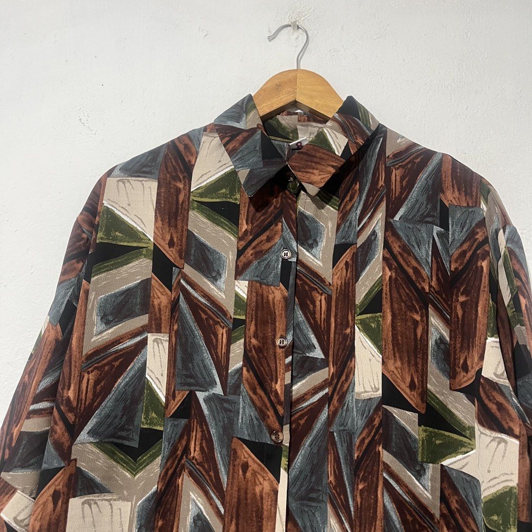 Women's Button down Polo Blouse [Large] (Category: Blouses) located in Quezon City. Submitted by jpsstore (Listing ID 1468650416, Image 3). Description: Size: Large Width: 23" Length: 25" No issue MOP: Gcash SHIPPING: J&t | Lalamove .