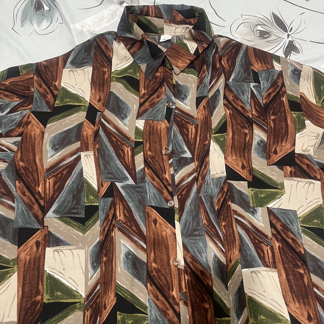 Women's Button down Polo Blouse [Large] (Category: Blouses) located in Quezon City. Submitted by jpsstore (Listing ID 1468650416, Image 2). Description: Size: Large Width: 23" Length: 25" No issue MOP: Gcash SHIPPING: J&t | Lalamove .