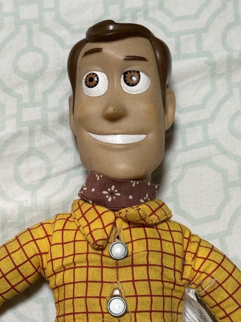 woody toy story (Category: Designer & Blind Box Toys) located in Quezon City. Submitted by whatthehellywhatthehalleberry (Listing ID 1468636876, Image 2). Description: not pull back, uses battery but untested.
