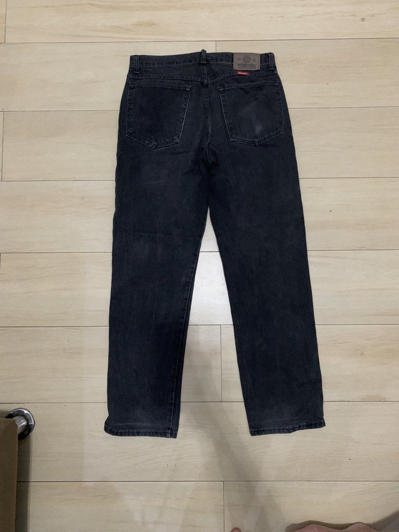 Wrangler Black Denim Jeans (Category: Jeans) located in Manila. Submitted by thrifty111 (Listing ID 1468643239, Image 2). Description: - Authentic Wrangler jeans in faded black denim - Classic 5-pocket design with button fly and belt loops - Straight-leg cut for easy, everyday casual styling - Iconic leather brand patch and small red logo tag - size 32 length 40 leg opening 8 .
