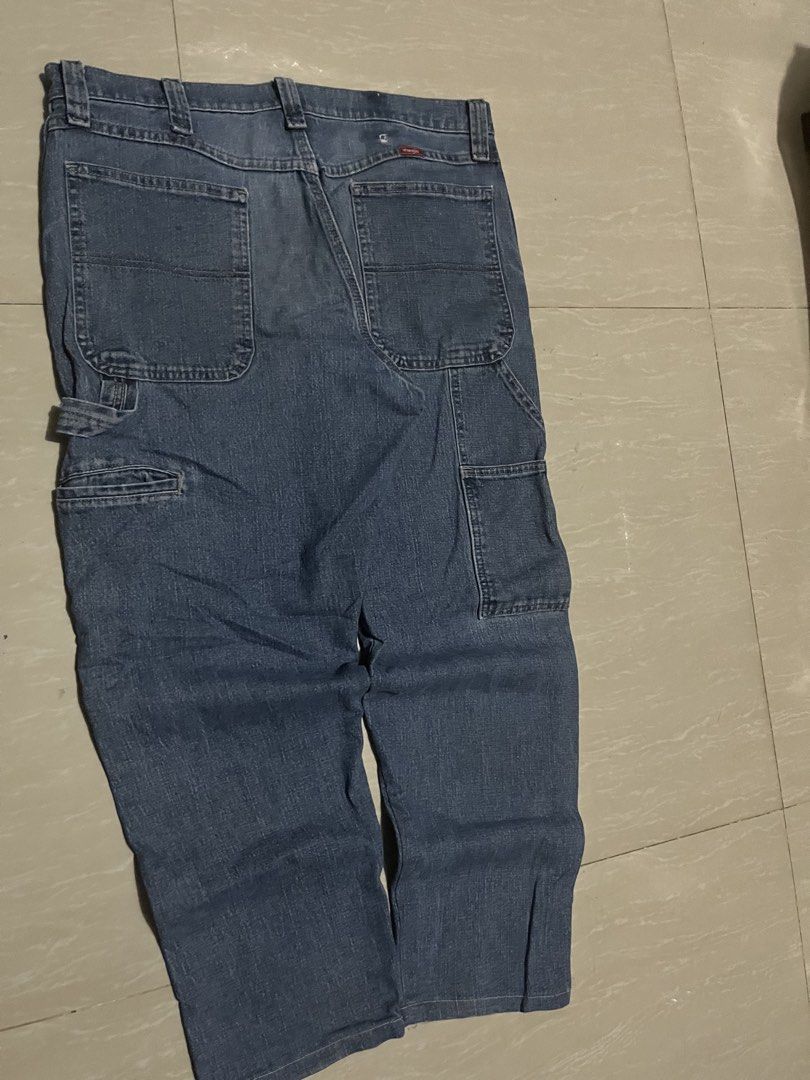 WRANGLER CARPENTER JEANS (Category: Jeans) located in Manila. Submitted by thrift2lifestyle (Listing ID 1468607872, Image 2). Description: WRANGLER CARPENTER JEANS W34 L38 T13 L.O8 ISSUE: PIN HOLE, ALTERED 450.