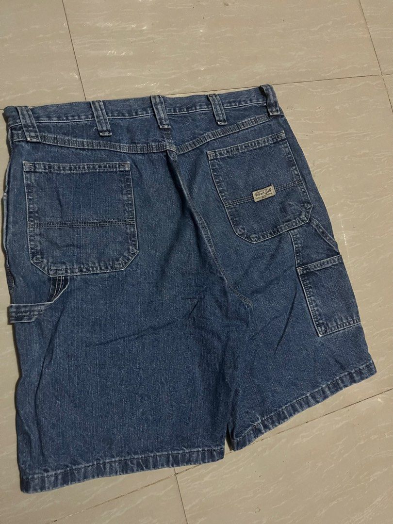 WRANGLER CARPENTER JORTS (Category: Shorts) located in Manila. Submitted by thrift2lifestyle (Listing ID 1468605960, Image 3). Description: WRANGLER CARPENTER JORTS EXCELLENT CONDITION W36 L23 L.O12 ISSUE: 1STAIN 550.