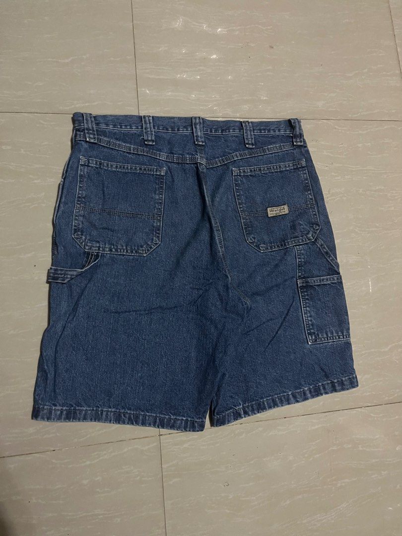 WRANGLER CARPENTER JORTS (Category: Shorts) located in Manila. Submitted by thrift2lifestyle (Listing ID 1468605960, Image 2). Description: WRANGLER CARPENTER JORTS EXCELLENT CONDITION W36 L23 L.O12 ISSUE: 1STAIN 550.