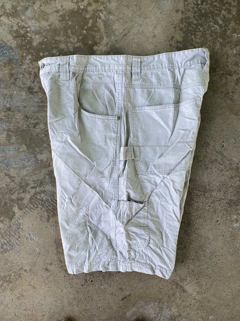 Wrangler Carpenter Short (Category: Shorts) located in Davao. Submitted by vanthriftfinds5 (Listing ID 1468527607, Image 3). Description: •Size: 32 on waist •Length: 21 •Hem: 11 No issue Excellent condition Color rate: 9.8/10 DM TO PURCHASE.📩 🏙️ Location: Davao City 8000 📌Shipping Nationwide. Payment First Basis. No COD. Can provide ids and vouch for your safety. Mode of payment: Gcash Delivery Courier: JNT EXPRESS,LBC 📌Likes, reacts, comment