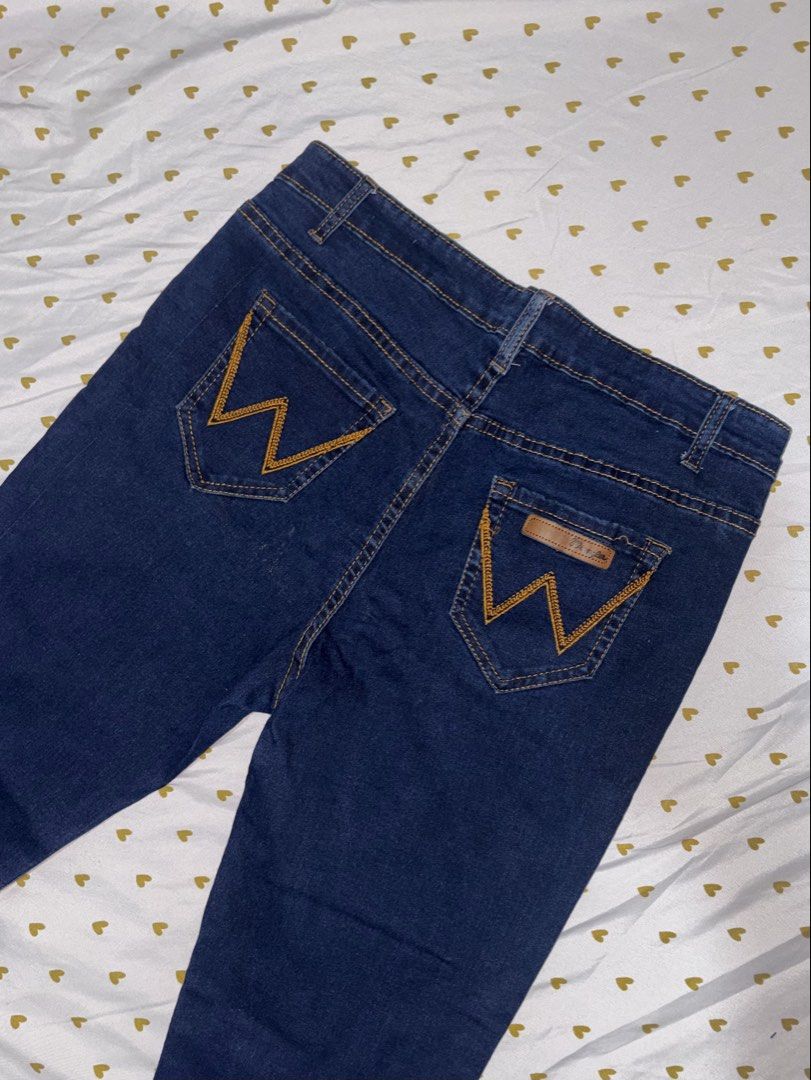 Wrangler Dark Blue Jeans (Category: Jeans) located in Bacoor. Submitted by gentledolphin_70d4ea (Listing ID 1468649566, Image 2). Description: - Color: Dark blue - Brand: Wrangler - Fit: Fitted skinny cut with stretchy, comfortable fabric - Details: Classic W stitch embroidery, contrasting gold stitching, and leather logo patch on the rear pocket - Condition/Use: Great everyday staple piece for your wardrobe.