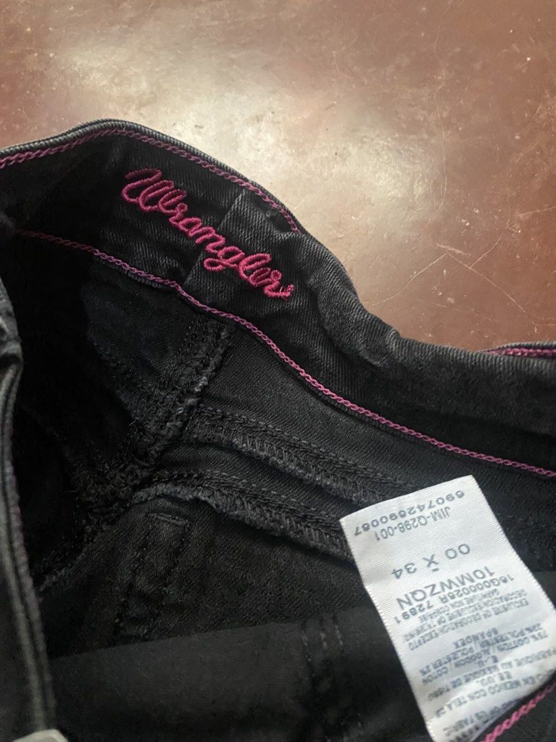 Wrangler Lady Bootcut (Category: Jeans) located in Malita. Submitted by ronnyboi (Listing ID 1468641719, Image 2). Description: W:26 L:40 T:10 H:8 Mine:500.