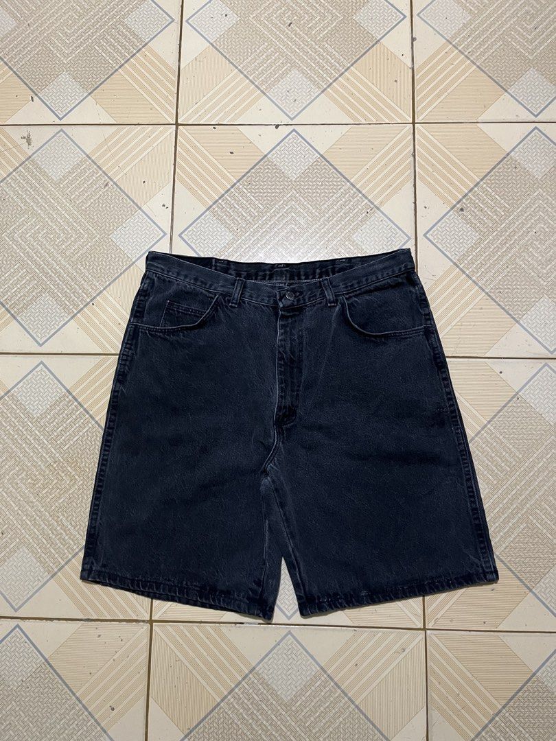 Wrangler rugged wear Jorts ✨ (Category: Shorts) located in San Jose. Submitted by thriftfindsarchive (Listing ID 1468650425, Image 3). Description: Wrangler Rugged swear ✨ - Hard denim -Dark grey - No issue - W 34 - L 20 - T 14 - H 11 - fave 🫧.