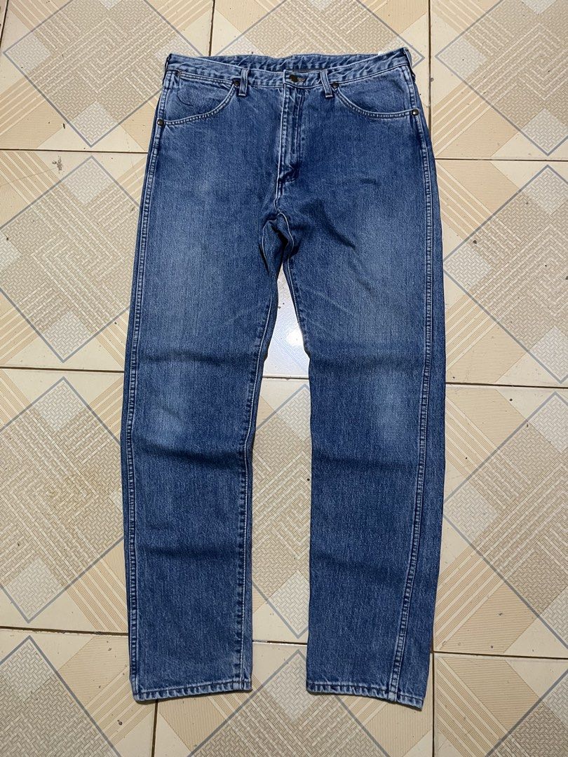 Wrangler straight pants ✨ (Category: Jeans) located in San Jose. Submitted by thriftfindsarchive (Listing ID 1468650847, Image 3). Description: Wrangler straight cut pants ✨ - Hard denim - Dark blue -Issue minimal sign of usage - W 34 - L 42 -T 13 -H 7 -fave 🫧.