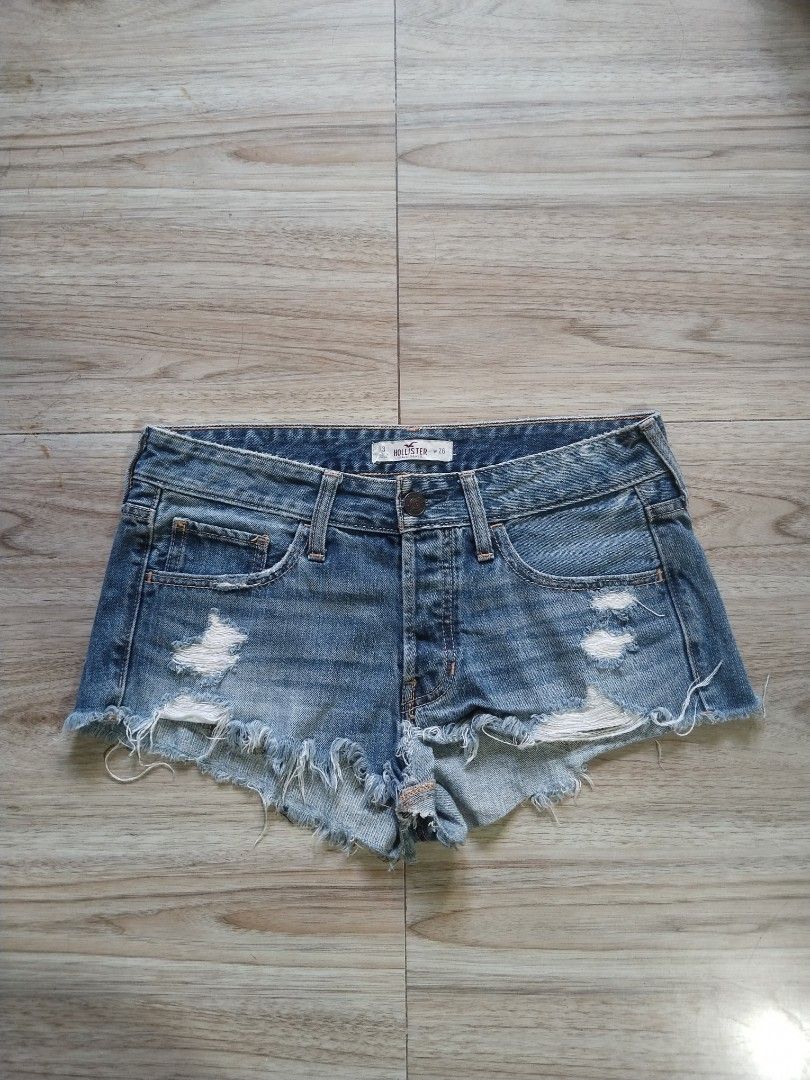 Wts! Hollister (Category: Shorts) located in Manila. Submitted by flyuhhh_hhz (Listing ID 1468556492, Image 1). Description: wts! Hollister Short's womens.