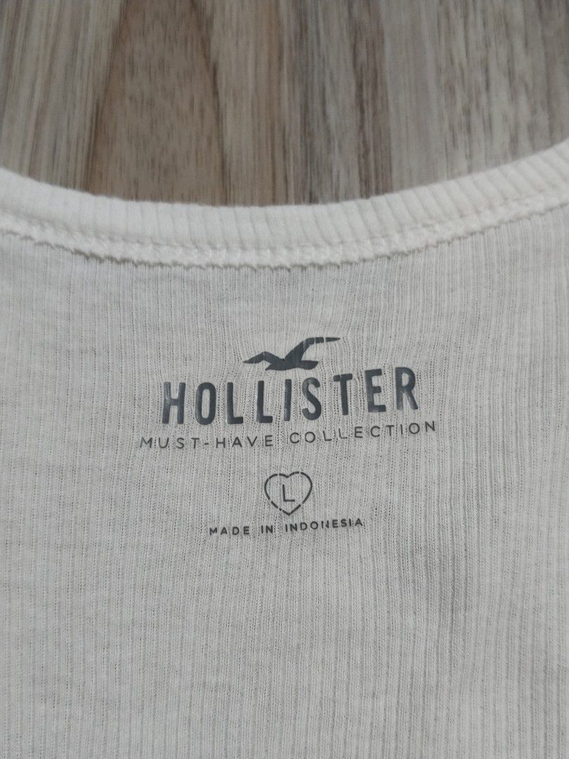 Wts! Hollister tops (Category: Shirts) located in Manila. Submitted by flyuhhh_hhz (Listing ID 1468556736, Image 2). Description: wts Hollister tops size large on tag.