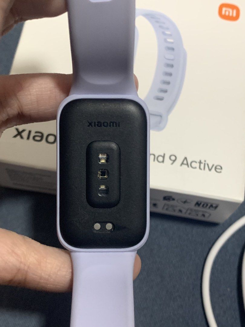 Xiaomi Smart Band 9 Active (Category: Wearables & Smart Watches) located in Quezon City. Submitted by akiharuclosetph (Listing ID 1468521290, Image 2). Description: - Xiaomi Smart Band 9 Active - Complete inclusions - Used once lang sa office then di ko na nagamit - Ang tagal ng battery lifeee 🫶🏻 - CAN DO RESERVATION WITH SMALL DP .