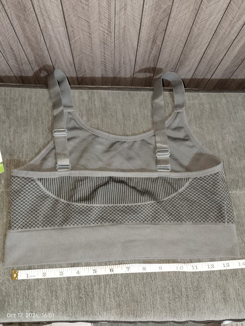 XL GREY/BLACK SPORTS BRA (Category: Undergarments & Loungewear) located in Manila. Submitted by truecrystal-1407 (Listing ID 1468582005, Image 3). Description: no pads.