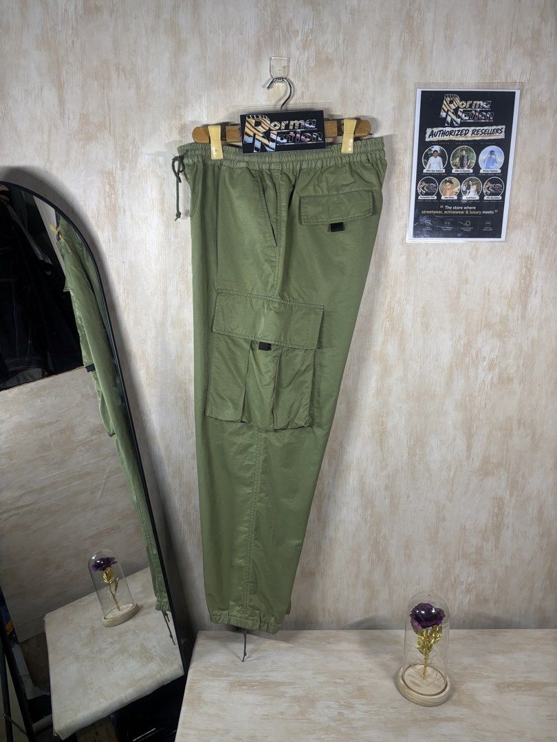 XLARGE NYLON EASY CARGO PANTS (Category: Trousers) located in Cabuyao City. Submitted by pormanation-thrift-store (Listing ID 1468615387, Image 3). Description: XLARGE NYLON EASY CARGO PANTS Condition: LIKE NEW Color rate: 10/10 (PWEDE SA MASELAN) Size: MEDIUM Dimes: 32-36”Wx 40”L Issue: NONE‼️ Price: 1200.