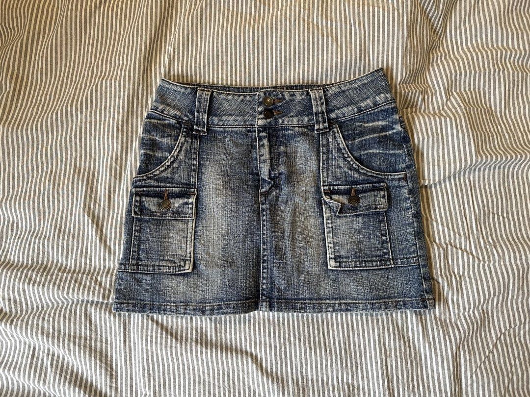 y2k darkwashed denim cargo mini skirt (Category: Skirts) located in Malabon City. Submitted by rosedblood (Listing ID 1468555410, Image 2). Description: • very 2000s • size: 26-28” • mid rise • mop: gcash • last price! lowballers will not be entertained • ww sent upon request.