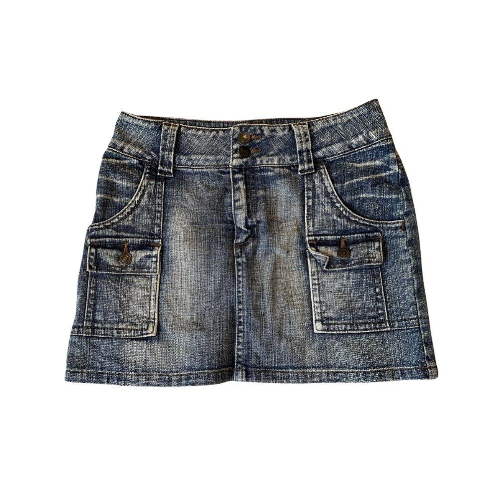 y2k darkwashed denim cargo mini skirt (Category: Skirts) located in Malabon City. Submitted by rosedblood (Listing ID 1468555410, Image 1). Description: • very 2000s • size: 26-28” • mid rise • mop: gcash • last price! lowballers will not be entertained • ww sent upon request.