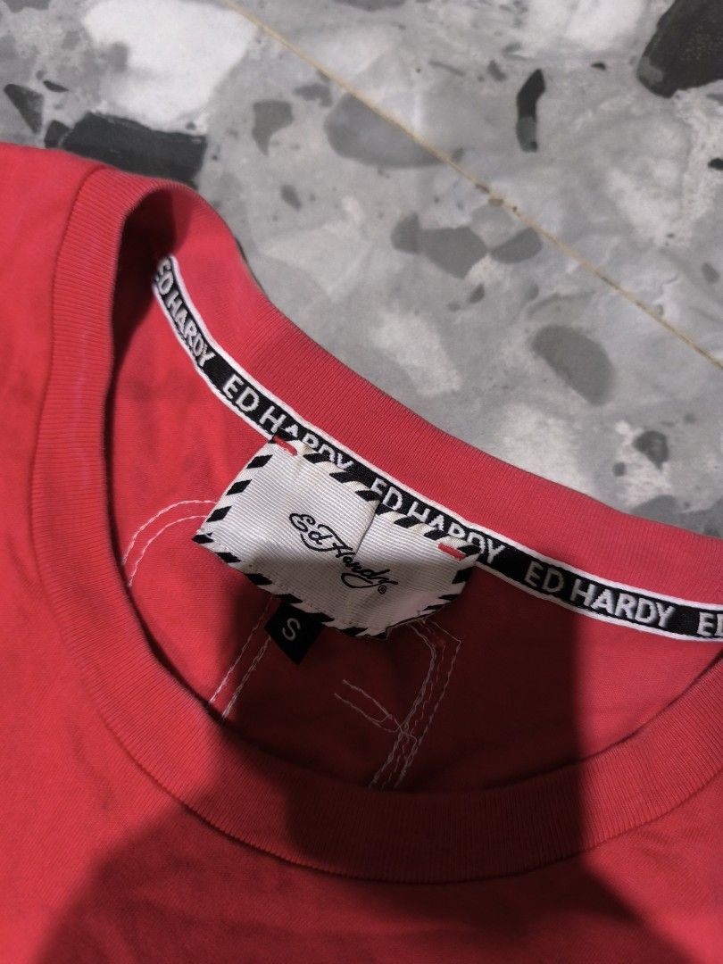 Y2k Ed Hardy (Category: Activewear) located in Davao. Submitted by gabriieeel (Listing ID 1468594634, Image 2). Description: good as new ed hardy shirt with embroidered tiger logo at the front no issue unli refund.
