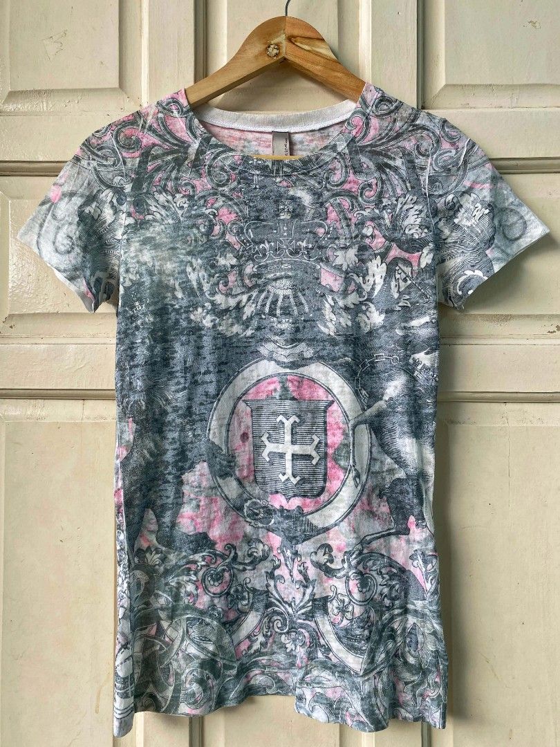 Y2k Gothic shirt (Category: Shirts) located in Argao. Submitted by royalowl-888 (Listing ID 1468535117, Image 2). Description: Y2k Gothic shirt size medium excellent condition width 15 Length 25-26 location visayas.