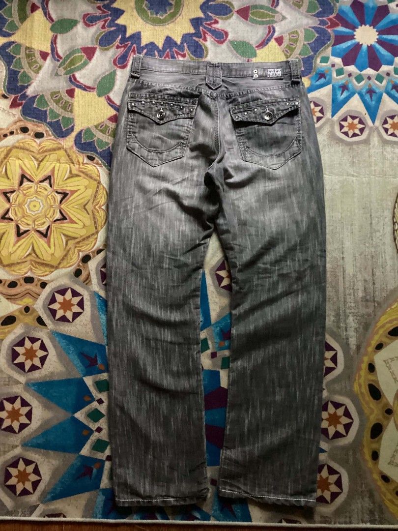 Y2k Grey washed PEPE Jeans (Category: Jeans) located in Balanga. Submitted by archivefine_ds (Listing ID 1468583476, Image 1). Description: Vtg y2k grey acid wash Pepe Jeans London 10/10 good condi, no issue w 34 L 42 T 10 H 8 800+sf.