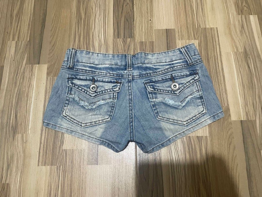 Y2k Low rise Denim Micro Shorts (Category: Shorts) located in San Pedro. Submitted by r.vynarchives (Listing ID 1468503551, Image 2). Description: Size 26-27 length 7.8 DM to claim and for deets.