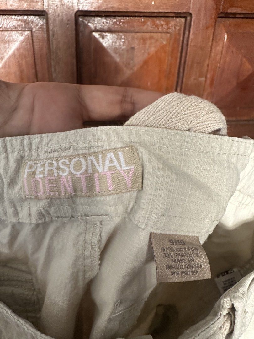Y2k low waist cargo pants (Category: Other Bottoms) located in Manila. Submitted by felgen (Listing ID 1468566496, Image 2). Description: Cute pero big .