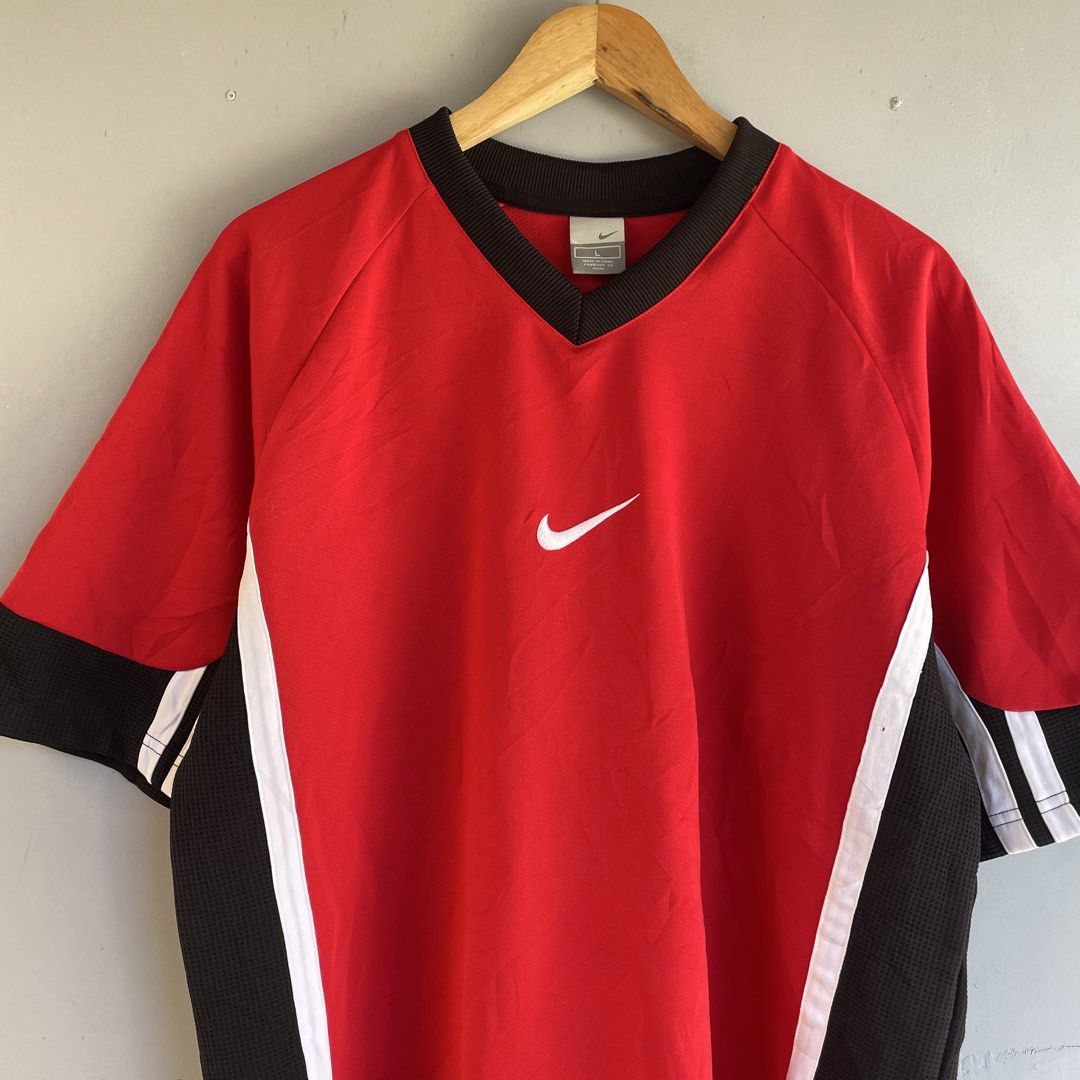 Y2K Nike Central Swoosh (Category: Activewear) located in Baguio. Submitted by 2ndstory.vntg (Listing ID 1468558299, Image 2). Description: Y2K NIKE CENTRAL SWOOSH🔥 Large (23.5x30) Excellent Condition 🔖₽650.00 📍Baguio City.
