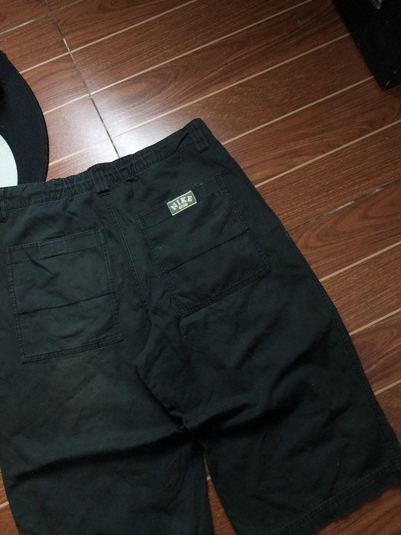 Y2K NIKE LONG JORTS (Category: Coats, Jackets and Outerwear) located in Cavite. Submitted by secondhandco.archive552 (Listing ID 1468711097, Image 2). Description: Y2K NIKE LONG JORTS 📌W(32) L(27) LEGHOLE(11) 📌ISSUE: Rust stains 📌COLOR RATE: 9.6/10 📌CONDITION: 9.5/10.