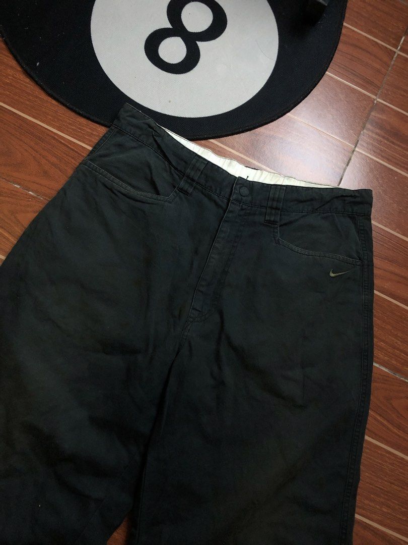 Y2K NIKE LONG JORTS (Category: Coats, Jackets and Outerwear) located in Cavite. Submitted by secondhandco.archive552 (Listing ID 1468711097, Image 3). Description: Y2K NIKE LONG JORTS 📌W(32) L(27) LEGHOLE(11) 📌ISSUE: Rust stains 📌COLOR RATE: 9.6/10 📌CONDITION: 9.5/10.