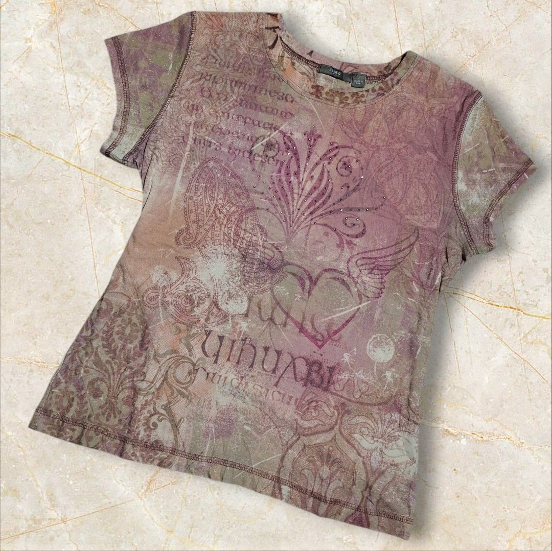 Y2k Women's (Category: Shirts) located in Manila. Submitted by markjethro.rubenta (Listing ID 1468506653, Image 2). Description: Y2k Women's blouse Dimes : L 23 x W 17-18 Authentic / Legit piece👌💯 Condition & Color rate : Excellent Condition Issue: 🙅‍♂️ ❌️ Item price: 3000 Free shipping Location: Iligan City ( JNT Courier )📌 Message me lang Po for more inquiries 📥.