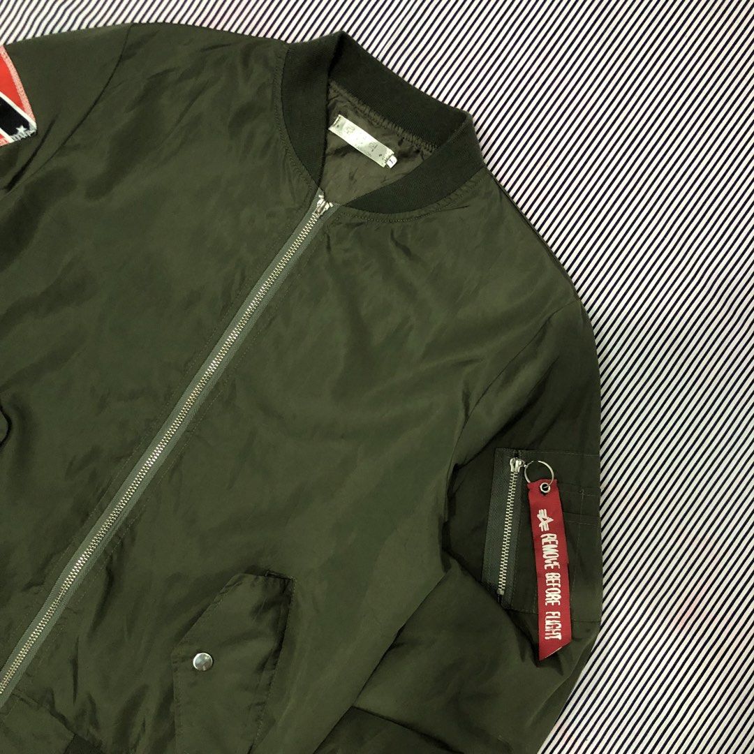 Yeezus Tour Bomber Jacket Olive Green Confederate Flag Patch Size L (Category: Coats, Jackets and Outerwear) located in Angeles City. Submitted by gray_thrift8 (Listing ID 1468559666, Image 2). Description: Dimensions: 25.5 width 25 length Issue: Missing button and broken zipper puller Need wash Pm!.