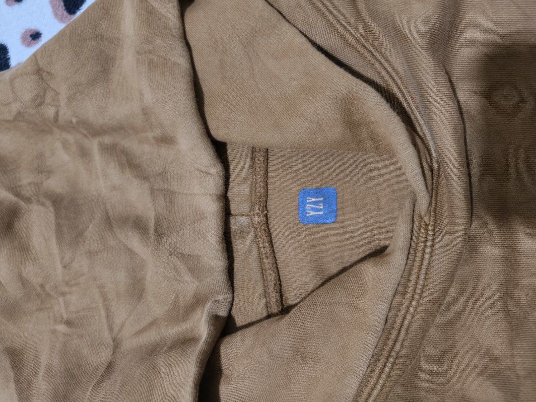 YEEZY GAP BROWN PERFECT HOODIE SIZE MEDIUM (Category: Coats, Jackets and Outerwear) located in Manila. Submitted by gelove.thrift (Listing ID 1468572747, Image 2). Description: .