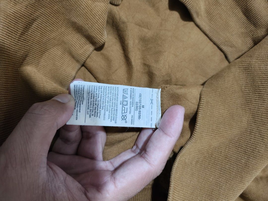 YEEZY GAP BROWN PERFECT HOODIE SIZE MEDIUM (Category: Coats, Jackets and Outerwear) located in Manila. Submitted by gelove.thrift (Listing ID 1468572747, Image 3). Description: .
