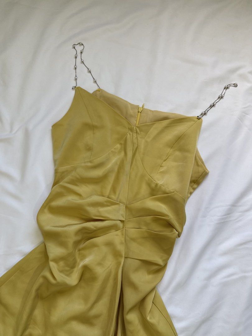 YELLOW DRESS (Category: Dresses) located in General Trias. Submitted by fellasunshine (Listing ID 1468648111, Image 2). Description: - rfs decluttering - no flaws - personal item.