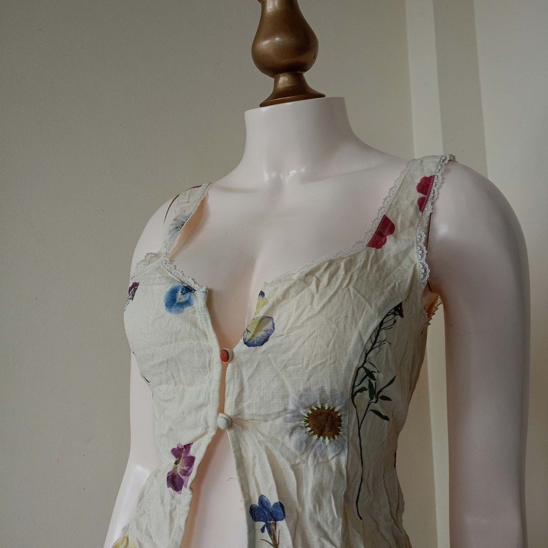 Yellow floral linen top (Category: Sleeveless) located in Barugo. Submitted by green.trendsetter (Listing ID 1468613416, Image 3). Description: AUSSIE PRELOVED FINDS Australian brand tops. Shop your next wardrobe favourite at a preloved price! 📌 SHOP REMINDERS — PLEASE READ BEFORE CLAIMING ❌ NO CANCELLATION once your order is confirmed. ❌ NO FUSSY BUYERS — please read the details and check all photos before claiming. ❌ NO RETURN / NO EXCHANGE. ❌