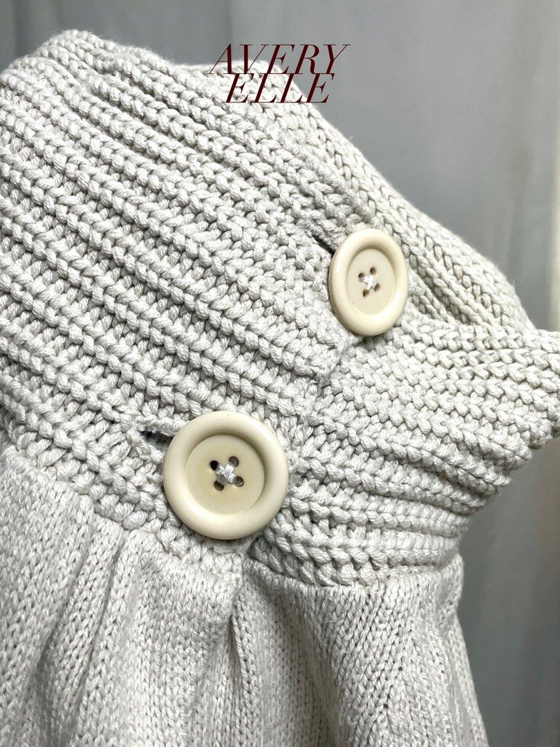 YOKED KNIT BUTTON TOP (Category: Sleeveless) located in Quezon City. Submitted by averyelleco (Listing ID 1468672421, Image 2). Description: - Brand: ELLE PLANETE - Color: Light grey - Design: Yoked knit top with short sleeves and ribbed turtleneck secured by two large buttons - Features: Soft chunky weave with functional front pockets - Condition: 7/10 layered condition, includes Japanese care label - Style Tip: Great layering piece for cooler w