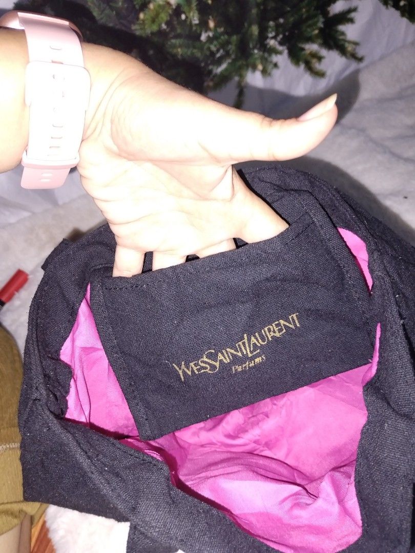 YSL TOTE BAG (Category: Tote Bags) located in Digos. Submitted by thrifted-sheila04 (Listing ID 1468640059, Image 3). Description: lightly used but still good condition clean inside 10/10 color con..