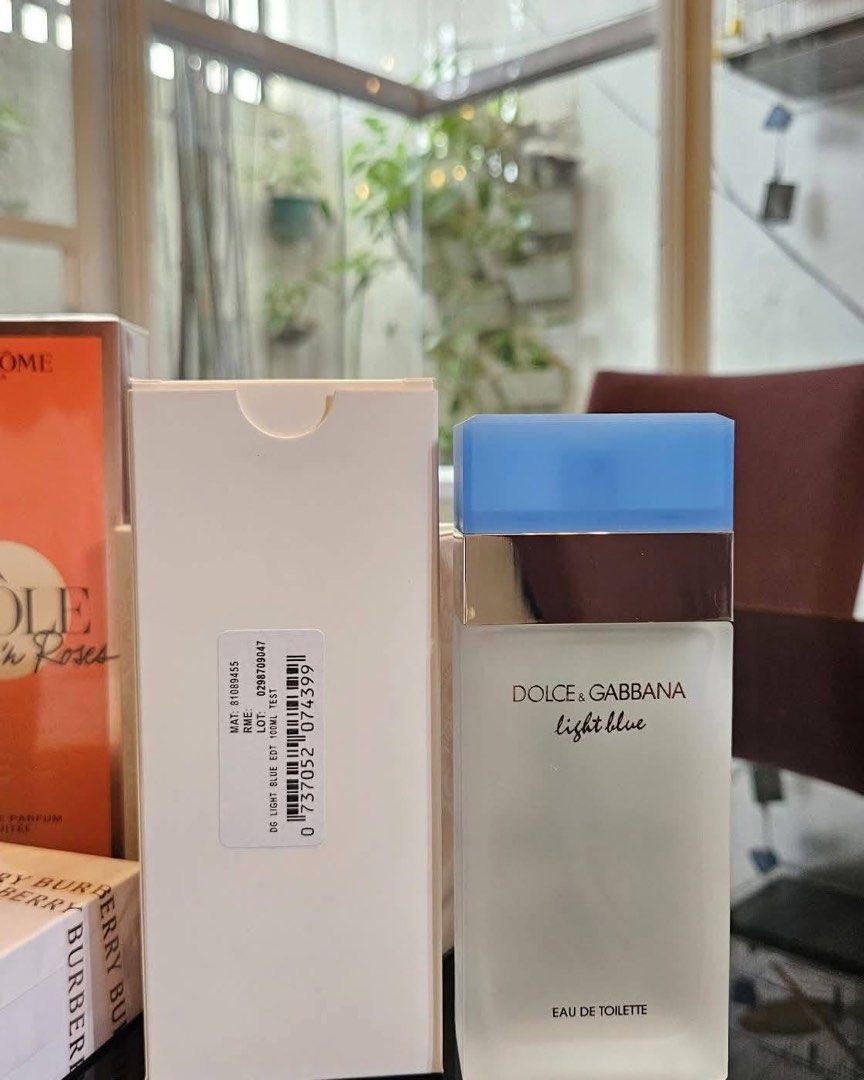 Yves Saint Laurent Libre Vanille Couture Eau de Parfum (Category: Fragrance & Deodorants) located in Pasig City. Submitted by papaedzz (Listing ID 1468632636, Image 2). Description: - 100% Authentic Yves Saint Laurent Libre Vanille Couture Eau de Parfum - Standard retail size bottle with textured golden finish and geometric cap - Features the iconic YSL Cassandre hardware logo on the front - Comes with its original matching gold packaging box - P