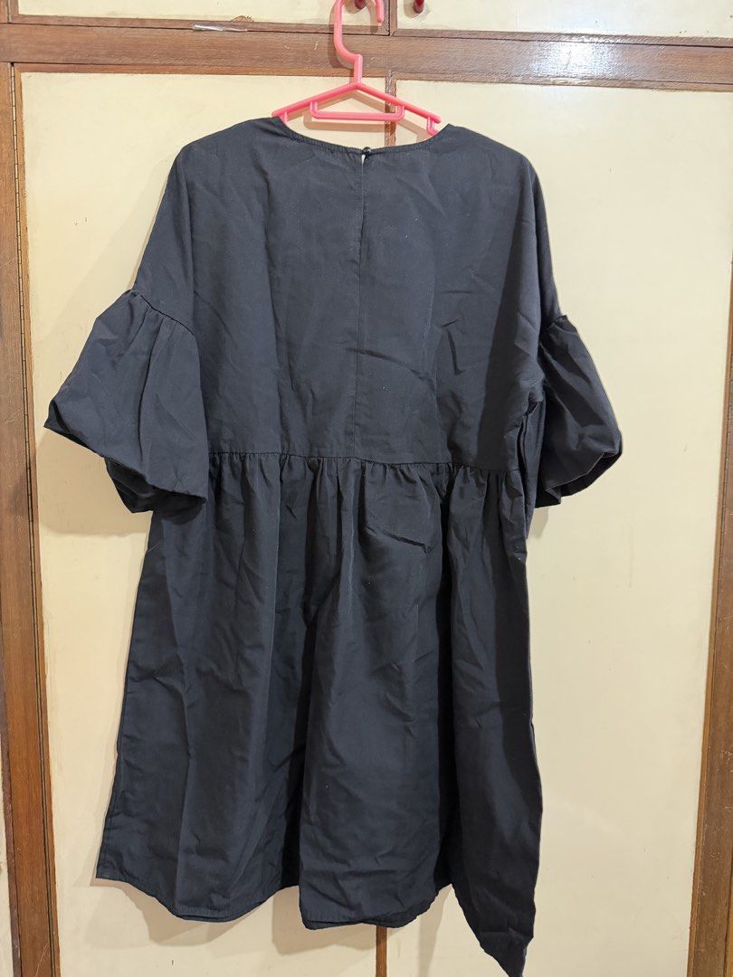 Zalora Black Dress Medium (Category: Dresses) located in Manila. Submitted by preloved_new_forsale (Listing ID 1468516437, Image 2). Description: .