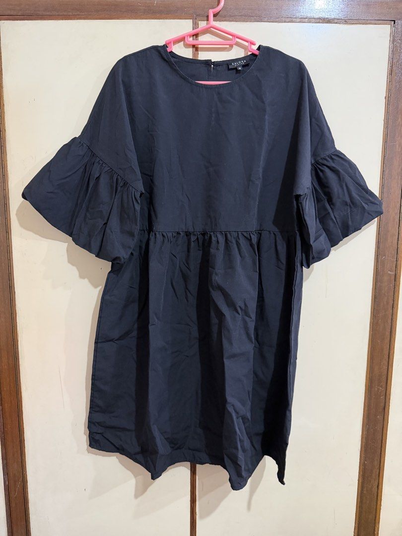 Zalora Black Dress Medium (Category: Dresses) located in Manila. Submitted by preloved_new_forsale (Listing ID 1468516437, Image 1). Description: .