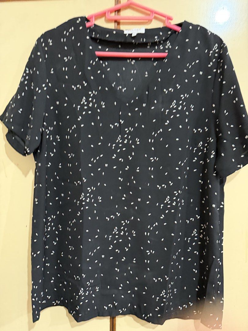 Zalora Black Top Medium (Category: Blouses) located in Manila. Submitted by preloved_new_forsale (Listing ID 1468517528, Image 1). Description: .