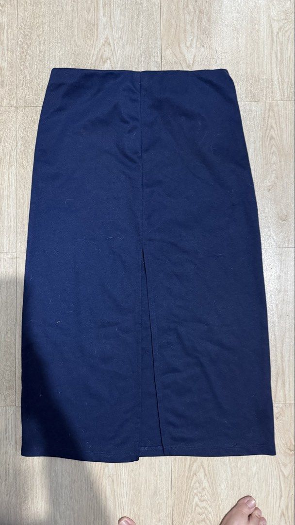 Zalora Knitted Front Slit Midi Skirt (Category: Skirts) located in Quezon City. Submitted by dinesaur (Listing ID 1468697338, Image 1). Description: .
