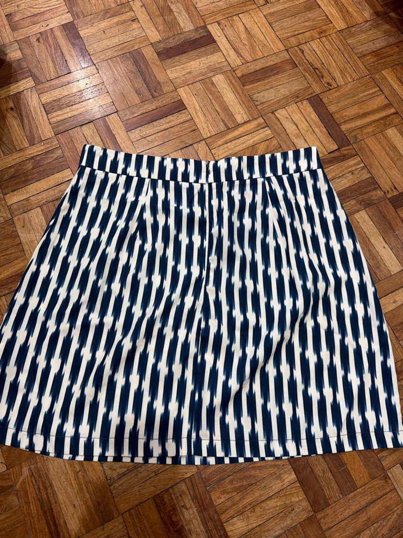 Zalora Skirt XL (Category: Skirts) located in Manila. Submitted by preloved_new_forsale (Listing ID 1468566264, Image 2). Description: .
