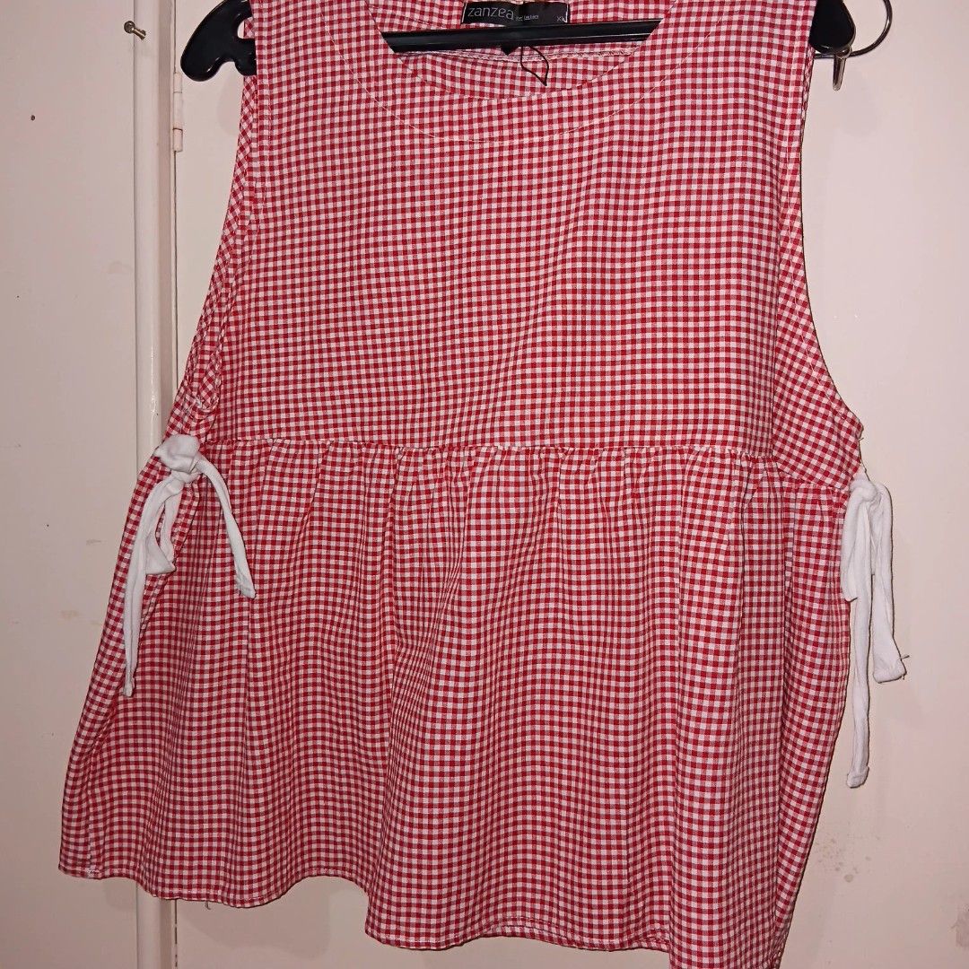 ZANZEA GINGHAM TOP XL (Category: Blouses) located in Manila. Submitted by twentyfifthbymaria (Listing ID 1468504874, Image 1). Description: decluttering! wore this once to a picnic lost weight so need to declutter.