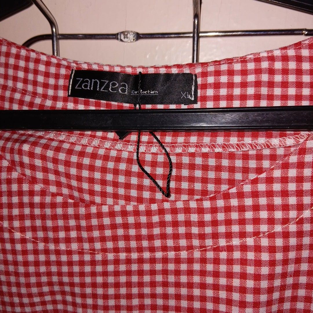 ZANZEA GINGHAM TOP XL (Category: Blouses) located in Manila. Submitted by twentyfifthbymaria (Listing ID 1468504874, Image 2). Description: decluttering! wore this once to a picnic lost weight so need to declutter.