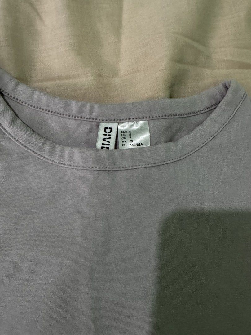 Zara and H&M (Category: Blouses) located in Quezon City. Submitted by pinkpreloved08 (Listing ID 1468527962, Image 2). Description: Super crop h&m tops Bundle.