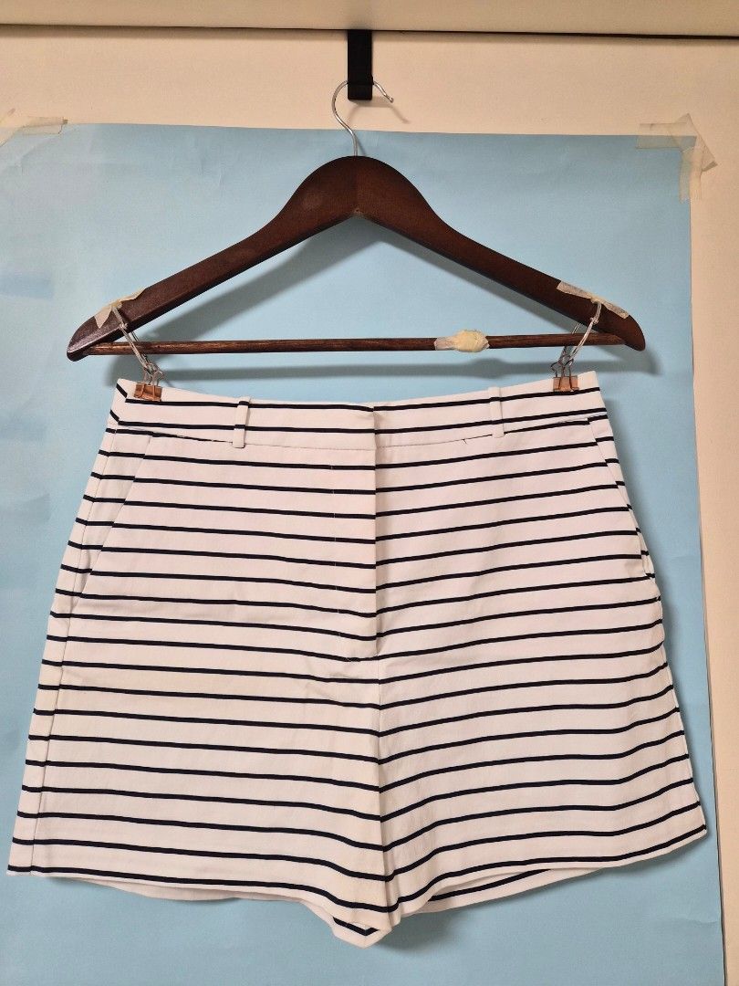 Zara Basic Navy and White Striped Shorts Size M (Category: Shorts) located in Manila. Submitted by prelovedbyc.hannah (Listing ID 1468588621, Image 1). Description: - Brand: Zara Basic - Item: Striped shorts - Color: Navy and white - Size: Medium (EUR M, USA M, MEX 28) - Design: Classic vertical stripes, front button & zipper closure, belt loops, and a buttoned back pocket - Origin: Made in Vietnam - Condition/Vibe: Great staple piece for warmer 