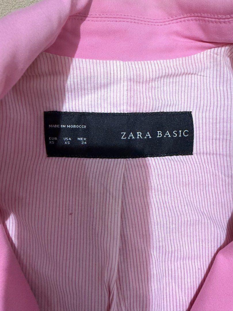 Zara Basic Pink Blazer (Category: Coats, Jackets and Outerwear) located in Mandaluyong City. Submitted by josa_xox0i8 (Listing ID 1468594560, Image 2). Description: ✨ Zara Basic Pink Single-Button Fitted Blazer✨ A classic structured piece perfect for workwear, office presentations, corporate events, or casual layering over denim. 📌 DETAILS & SPECS: • Brand: Zara Basic (Made in Morocco) • Size: EUR XS / USA XS / (Best fits Petite / Extra Small) •