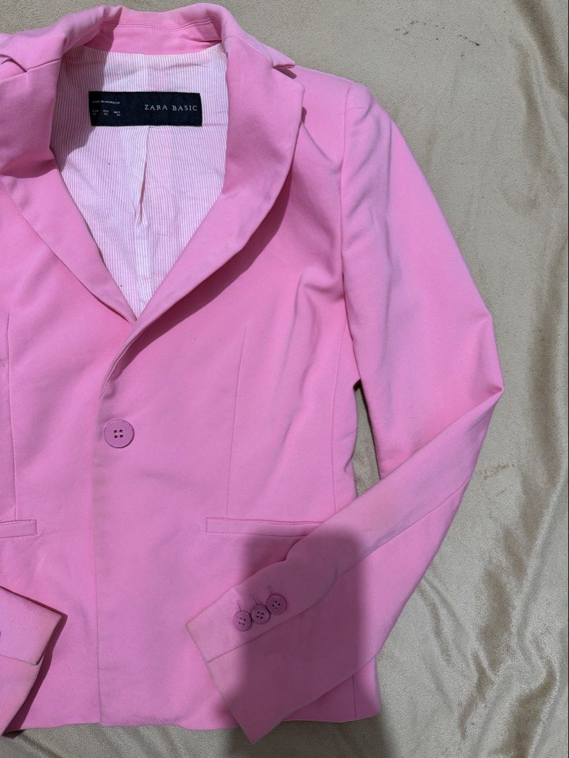 Zara Basic Pink Blazer (Category: Coats, Jackets and Outerwear) located in Mandaluyong City. Submitted by josa_xox0i8 (Listing ID 1468594560, Image 1). Description: ✨ Zara Basic Pink Single-Button Fitted Blazer✨ A classic structured piece perfect for workwear, office presentations, corporate events, or casual layering over denim. 📌 DETAILS & SPECS: • Brand: Zara Basic (Made in Morocco) • Size: EUR XS / USA XS / (Best fits Petite / Extra Small) •