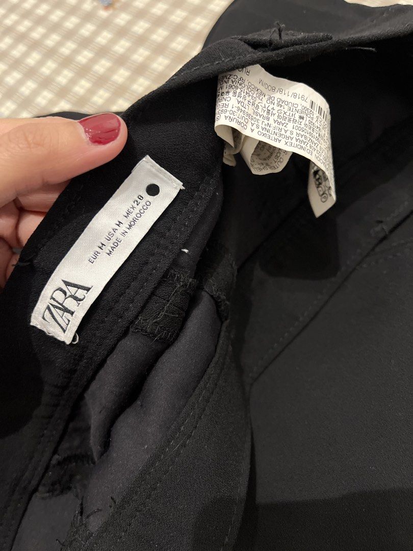 Zara Black Multi-Slit Midi Skirt (Category: Skirts) located in Caloocan City. Submitted by ann_in_declutter (Listing ID 1468587168, Image 3). Description: Used but still in good condition .