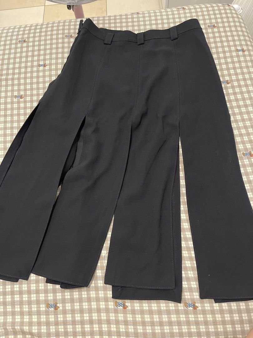 Zara Black Multi-Slit Midi Skirt (Category: Skirts) located in Caloocan City. Submitted by ann_in_declutter (Listing ID 1468587168, Image 1). Description: Used but still in good condition .